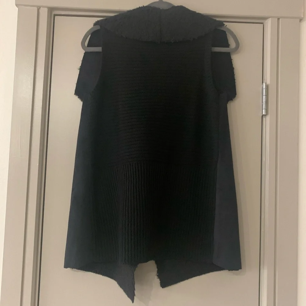 Signature Studio Size Small Black Fuzzy Sweater Vest - Picture 3 of 5